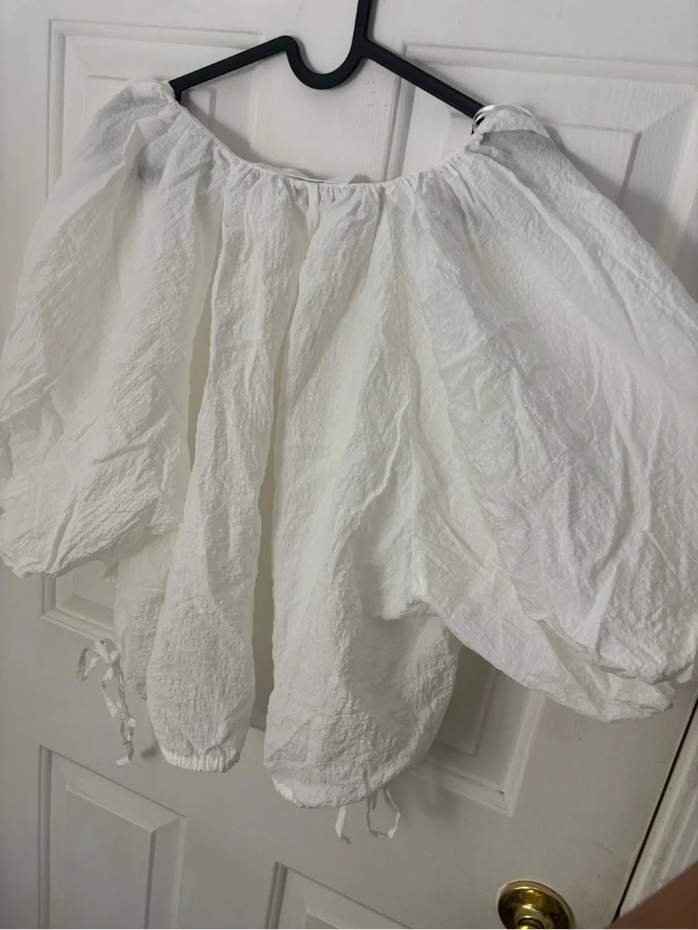 ASTR White Textured Peasant Tie-Hem Blouse